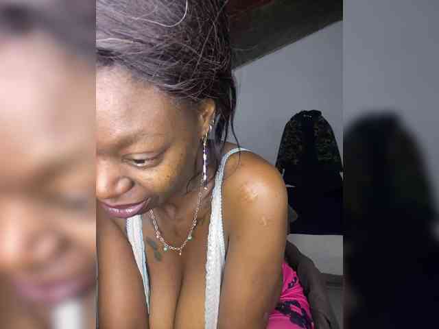 Model: InstaG_TittyMonroe