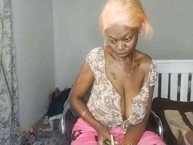 InstaG_TittyMonroe