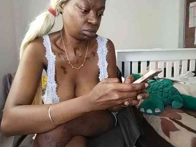 InstaG_TittyMonroe webcam