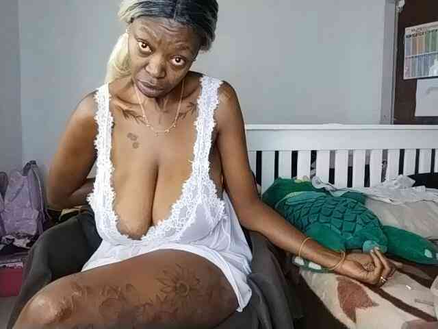 InstaG_TittyMonroe webcam