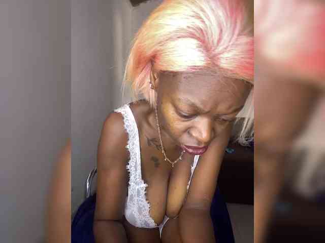 InstaG_TittyMonroe webcam