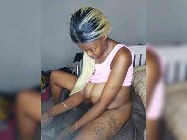 InstaG_TittyMonroe webcam