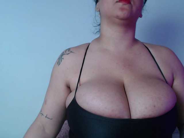 bigboobsrose1 live webcam show