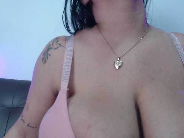 bigboobsrose1 live cam on BongaCams