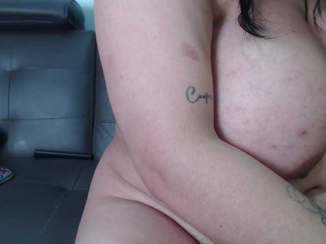 bigboobsrose1 live cam on BongaCams
