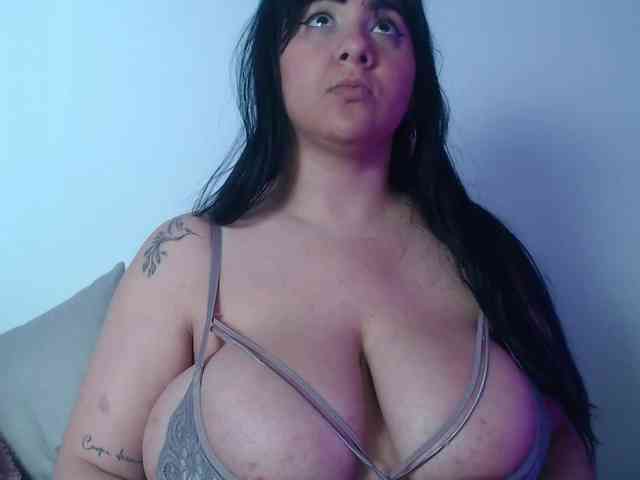 bigboobsrose1 webcam