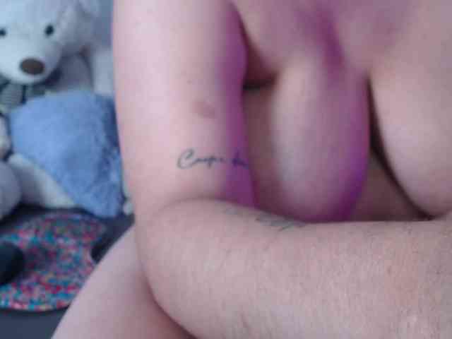 bigboobsrose1 webcam