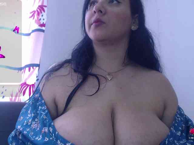 bigboobsrose1 webcam
