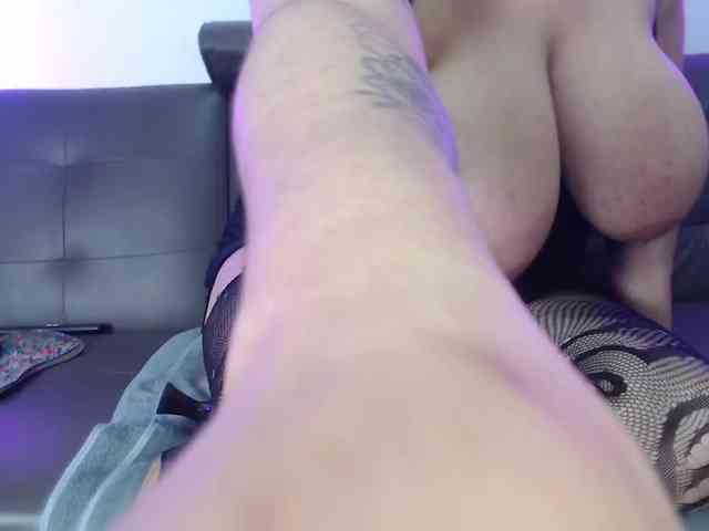 bigboobsrose1 webcam