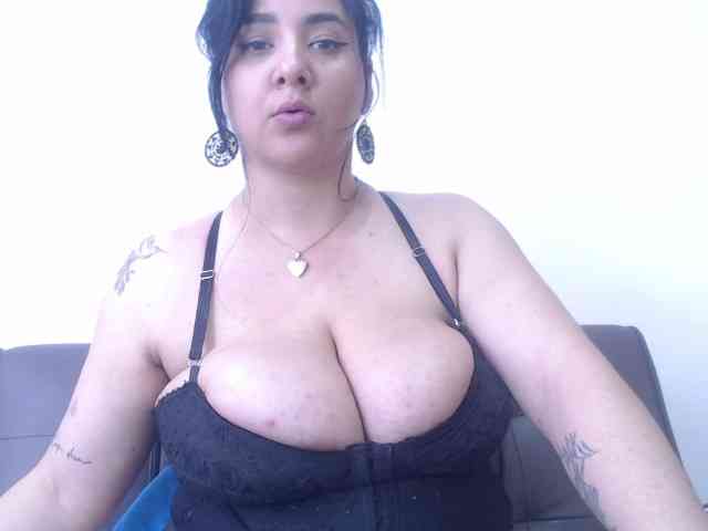 bigboobsrose1 webcam
