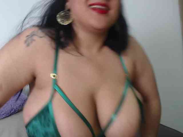 bigboobsrose1 webcam