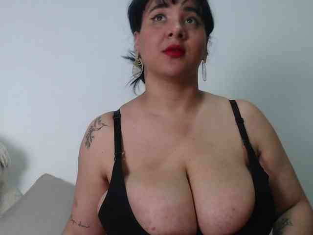 bigboobsrose1 webcam