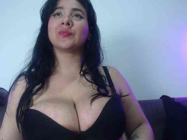 bigboobsrose1 webcam