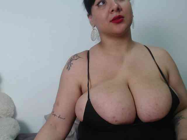 bigboobsrose1 webcam