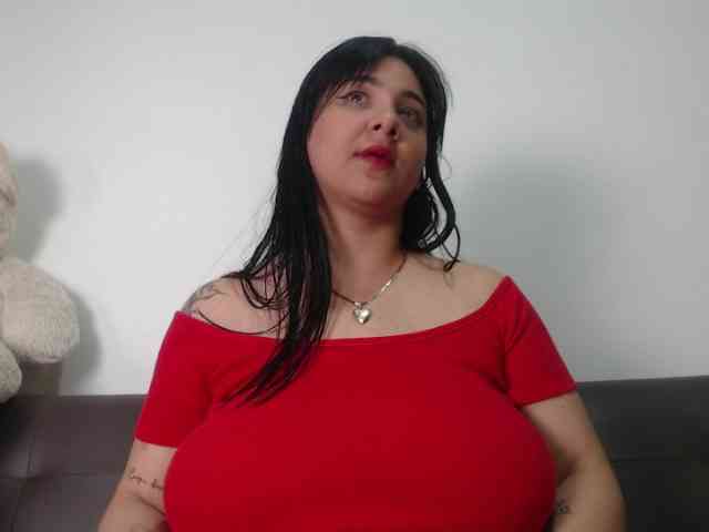bigboobsrose1 webcam