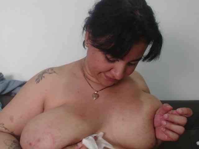 bigboobsrose1 webcam