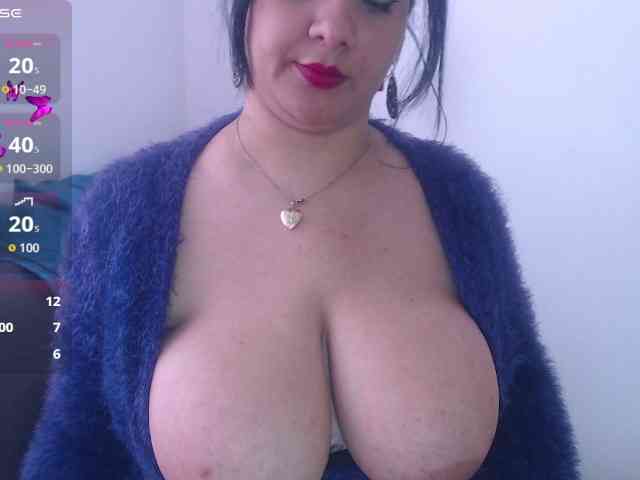 bigboobsrose1 webcam