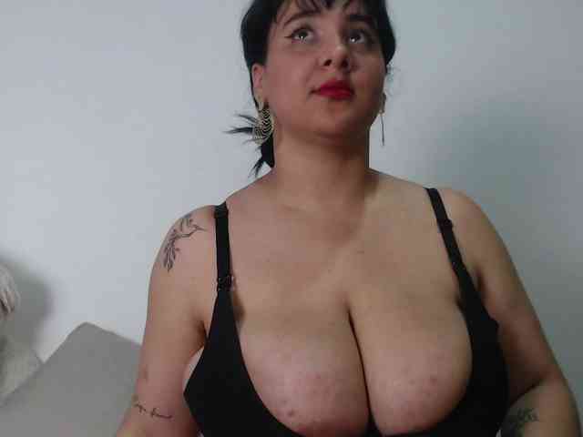 bigboobsrose1 webcam