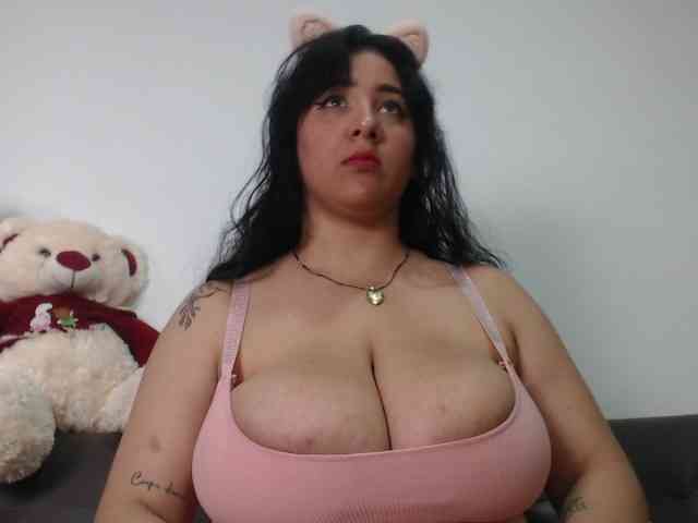 bigboobsrose1 webcam