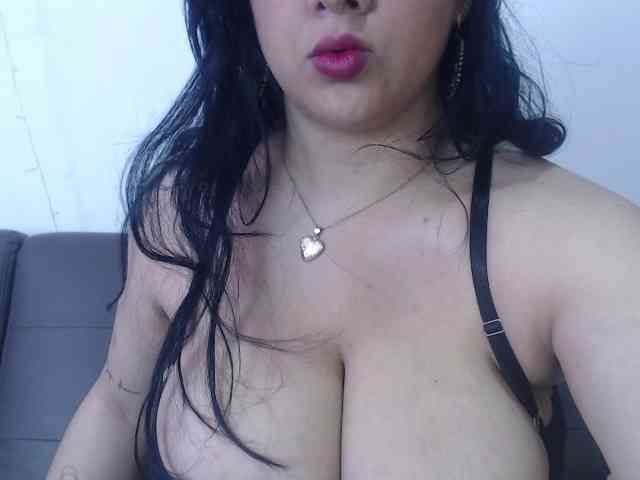 bigboobsrose1 webcam