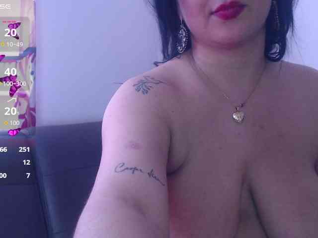 bigboobsrose1 webcam