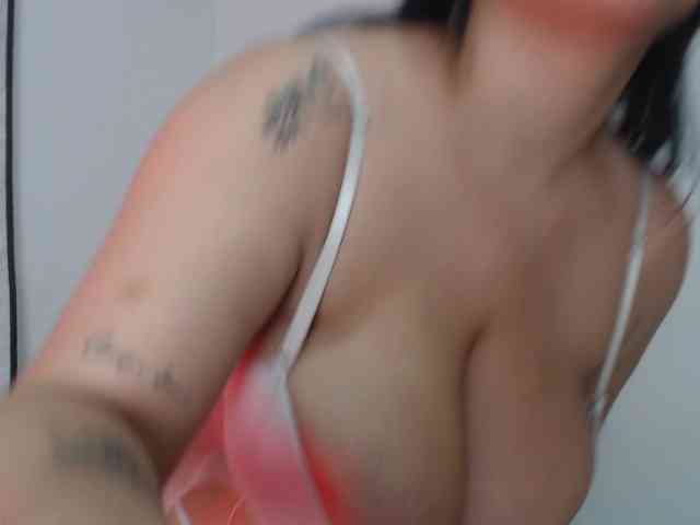 bigboobsrose1 webcam