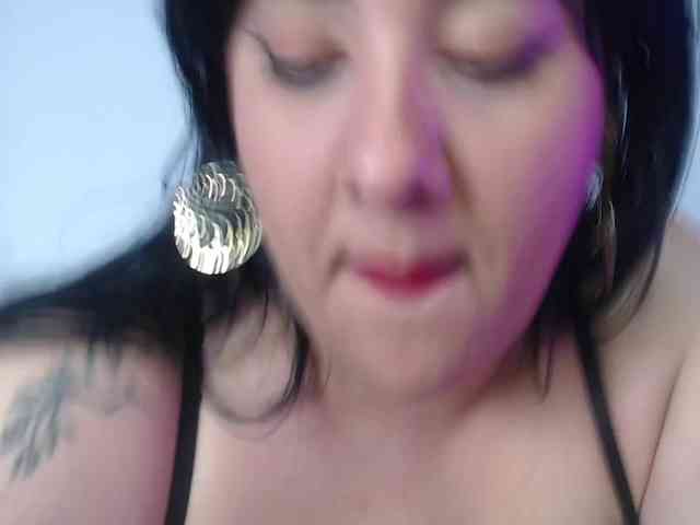 bigboobsrose1 webcam