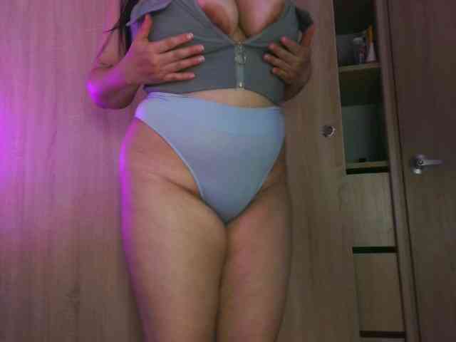 bigboobsrose1 webcam