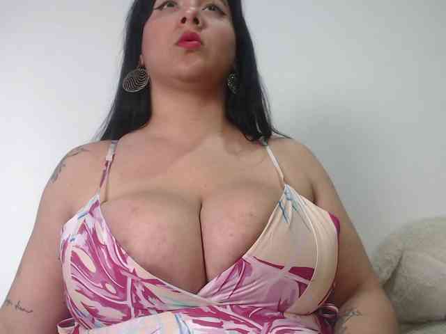 bigboobsrose1 webcam