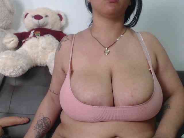 bigboobsrose1 webcam