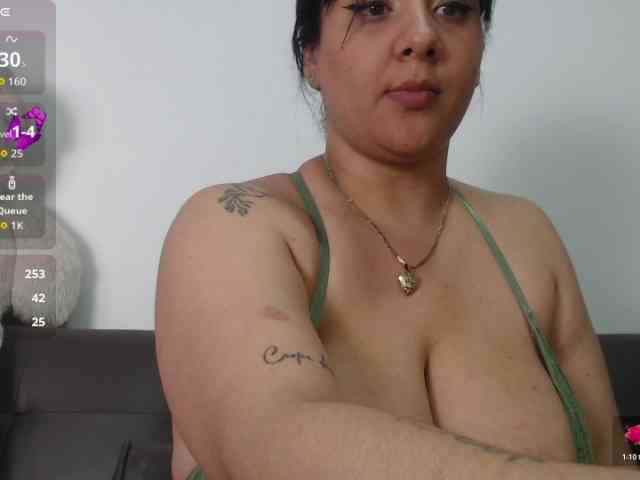 bigboobsrose1 webcam