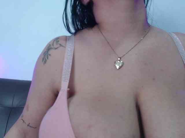bigboobsrose1 webcam
