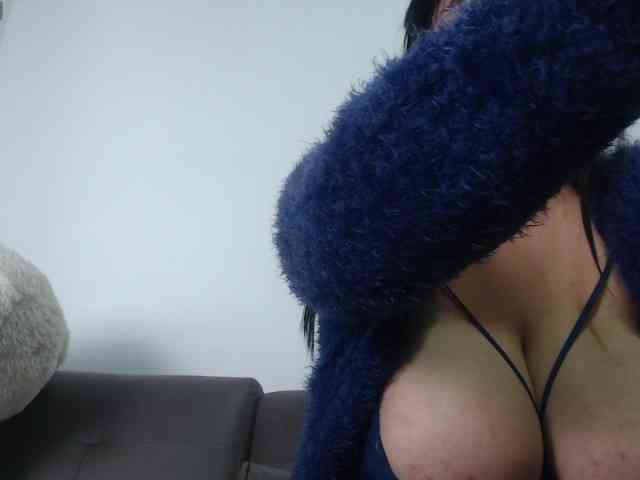 bigboobsrose1 webcam