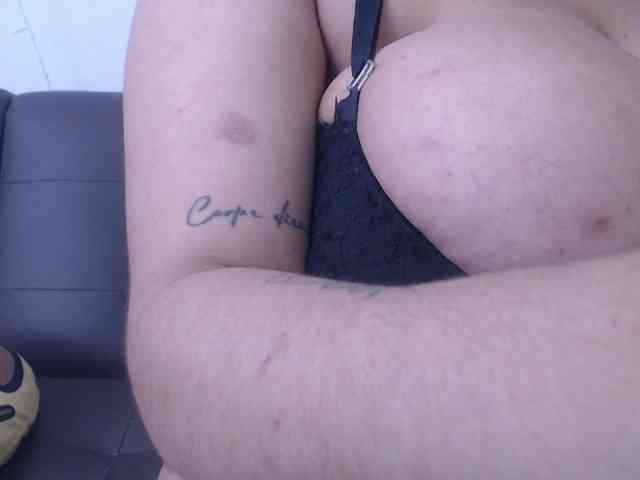bigboobsrose1 webcam