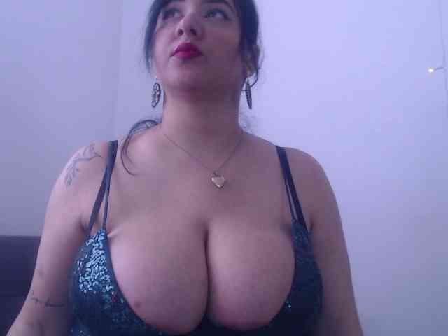 bigboobsrose1 webcam