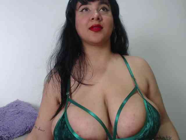 bigboobsrose1 webcam