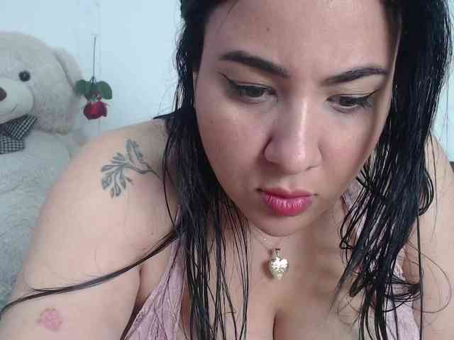 bigboobsrose1 webcam