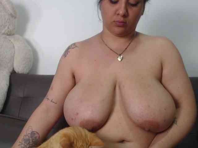 bigboobsrose1 webcam