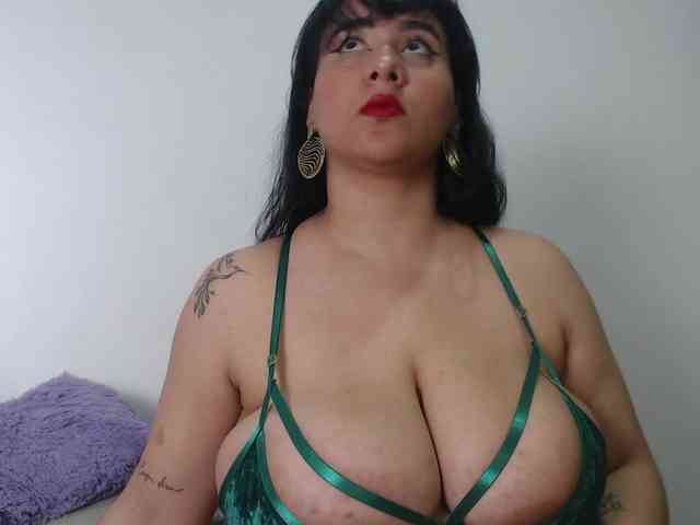 bigboobsrose1 webcam