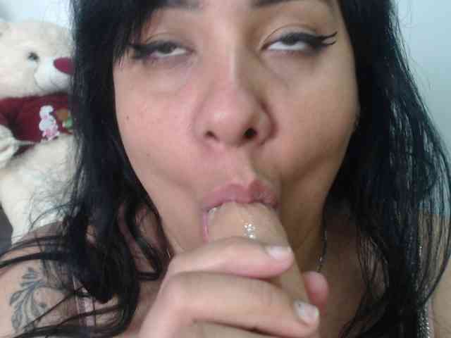 bigboobsrose1 webcam