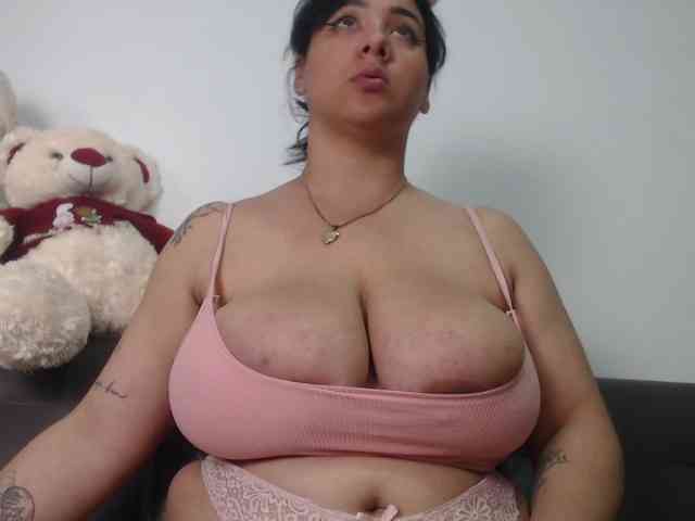 bigboobsrose1 webcam