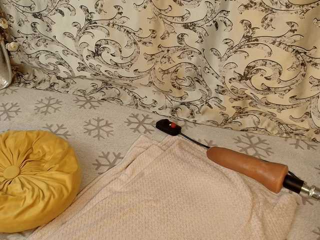 Emma-Donovani live cam on BongaCams