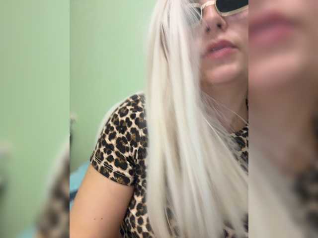 -RiskyVixen- live cam preview