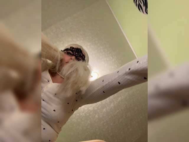 -RiskyVixen- live cam on BongaCams