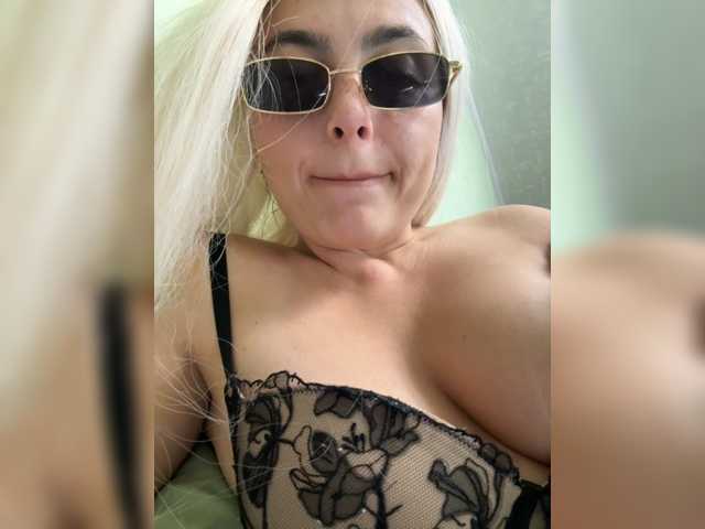 NikkySecrets live cam on BongaCams