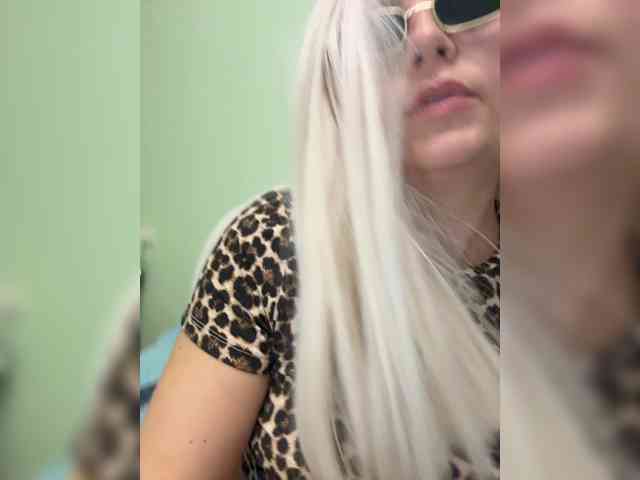 -RiskyVixen- webcam