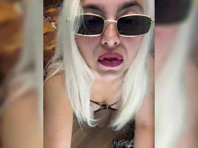 -RiskyVixen- webcam