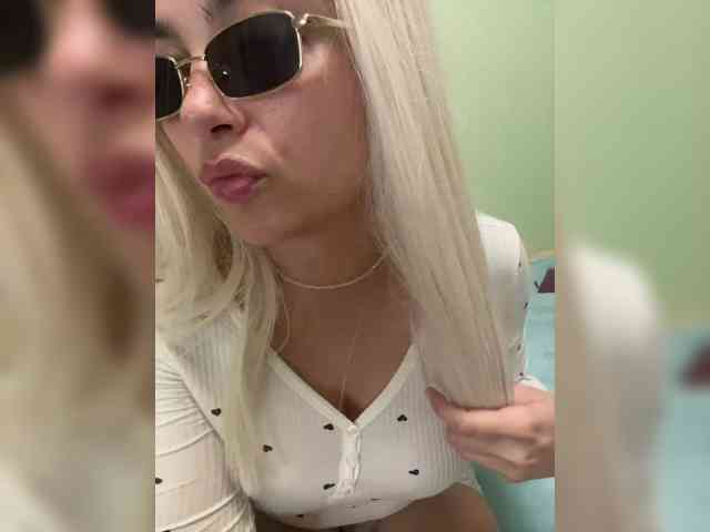 -RiskyVixen- webcam