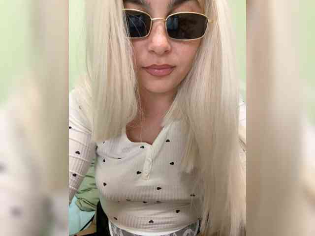 -RiskyVixen- webcam