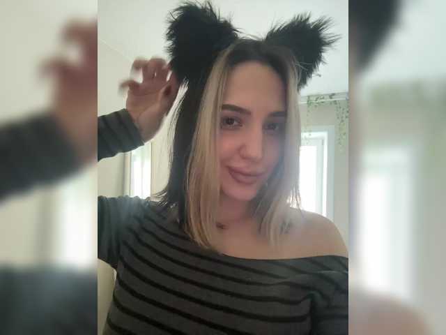 YoloLove live cam on BongaCams